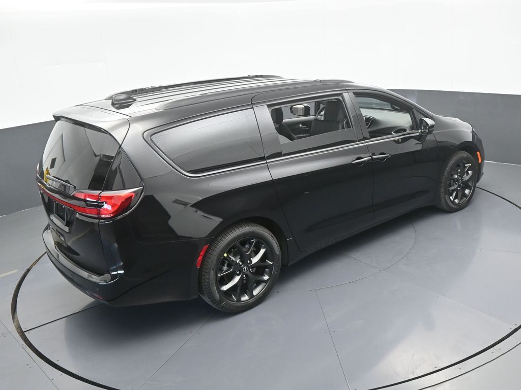 New 2026 Diamond Black Crystal Pearlcoat Chrysler Select image 51