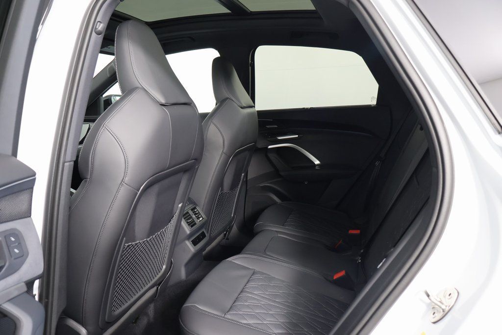 Thumbnail: 2026 Audi SQ5 - 6