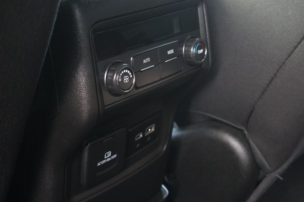 Thumbnail: 2023 GMC Acadia - 32