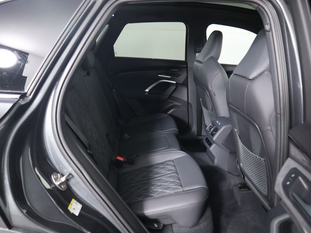 Thumbnail: 2025 Audi SQ5 - 24