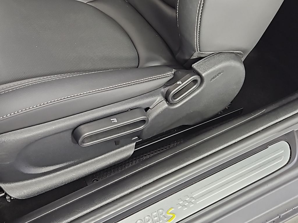 Thumbnail: 2023 MINI Cooper - 24