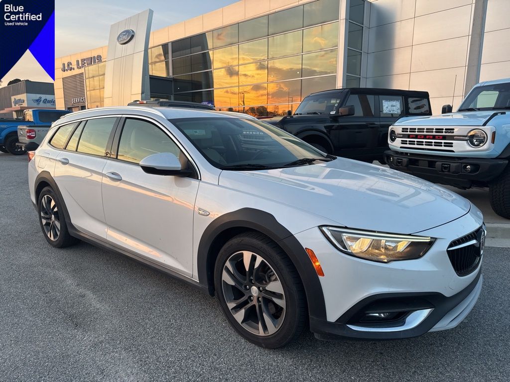 2019 Buick Regal TourX AWD Essence