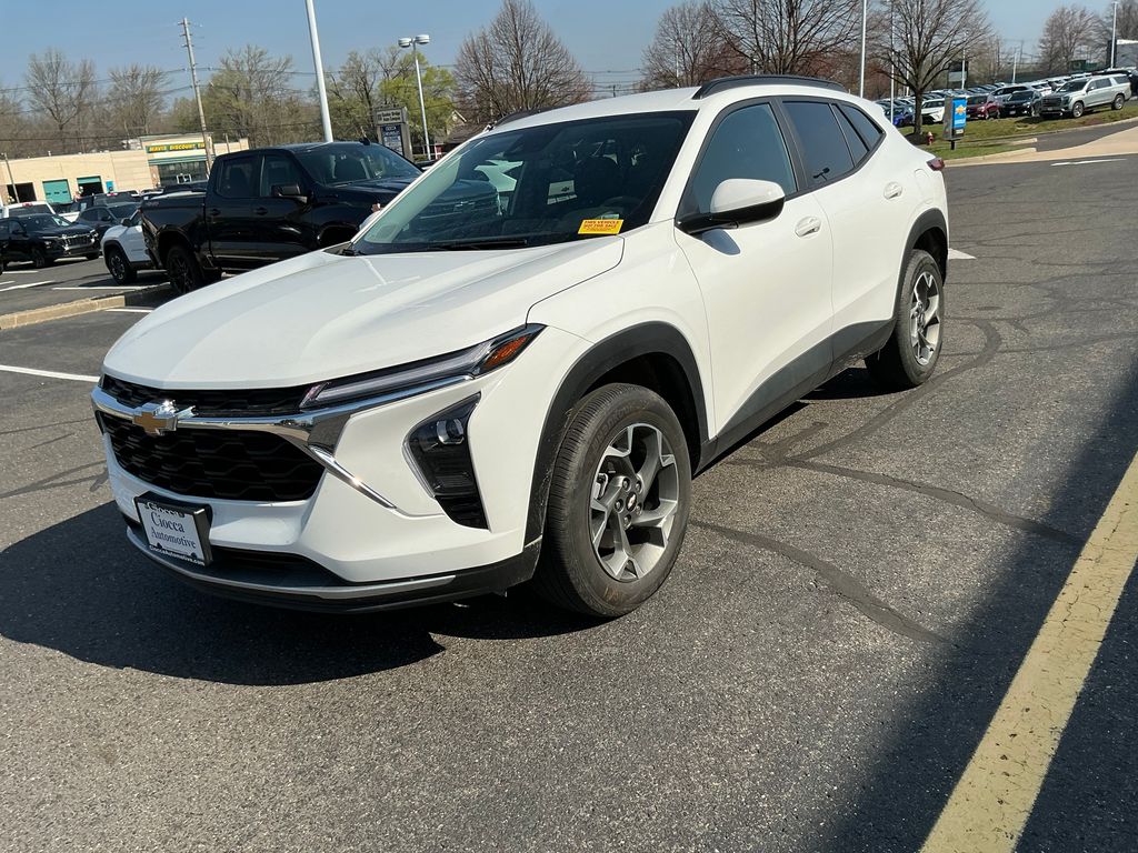 used 2025 Chevrolet Trax car, priced at $23,457
