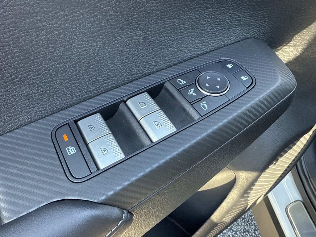 2025 Mitsubishi Outlander Plug-in Hybrid SE - Photo 20