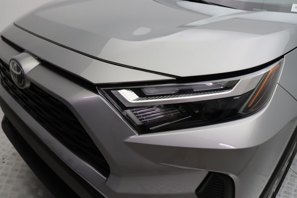 2023 Toyota RAV4 XLE 3