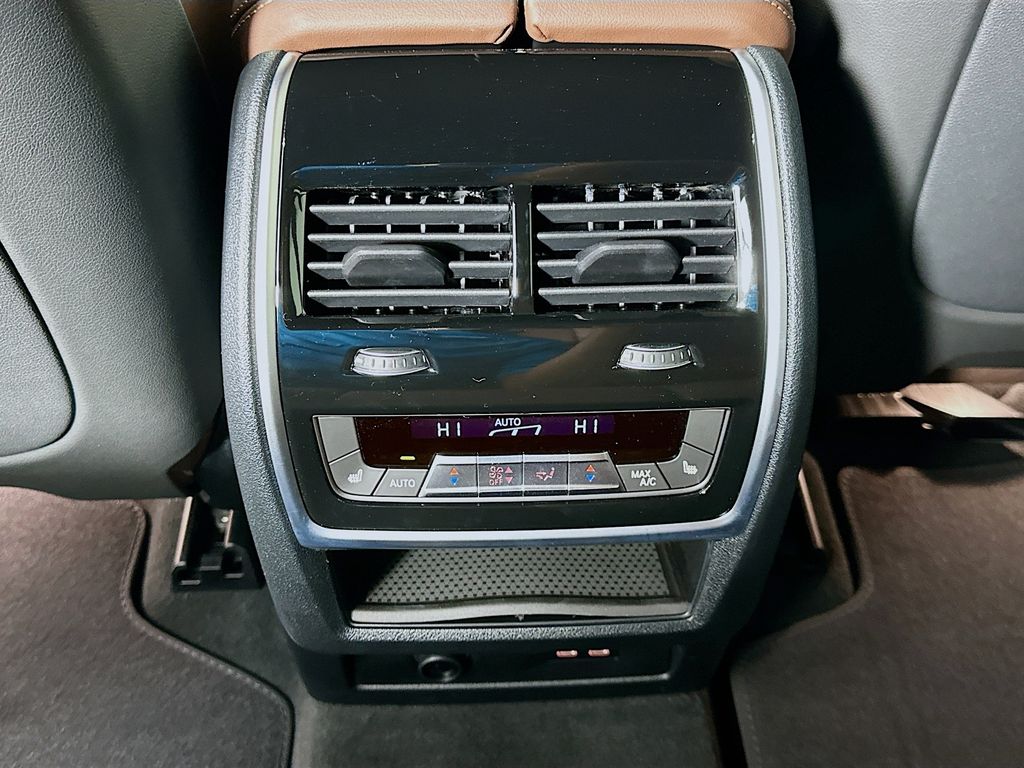 Thumbnail: 2026 BMW X7 - 18
