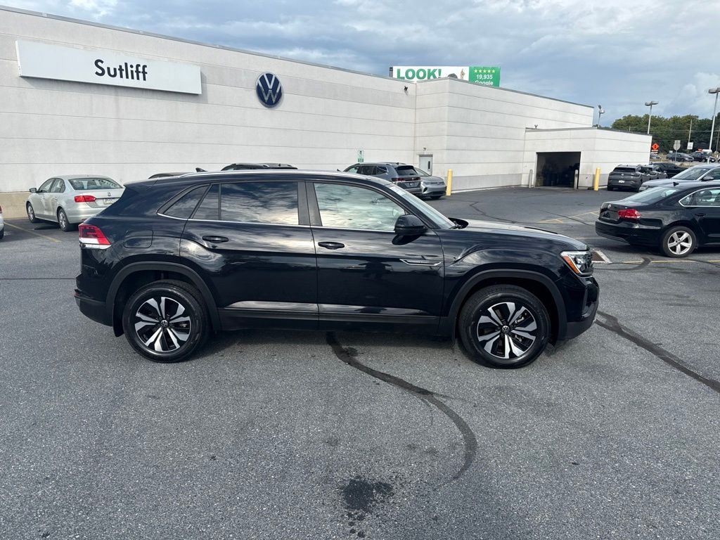 2024 Volkswagen Atlas Cross Sport 2.0T SE Black at Subaru and VW of Moon Township