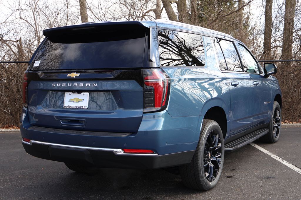 2025 Chevrolet Suburban LS 8