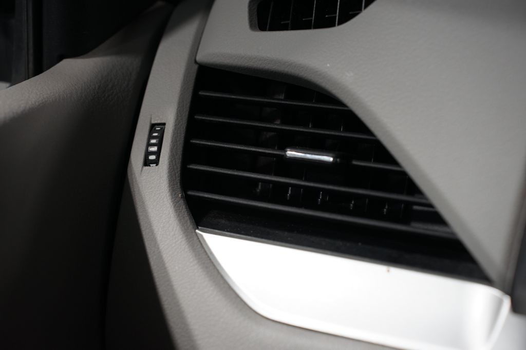 Thumbnail: 2017 Toyota Sienna - 21