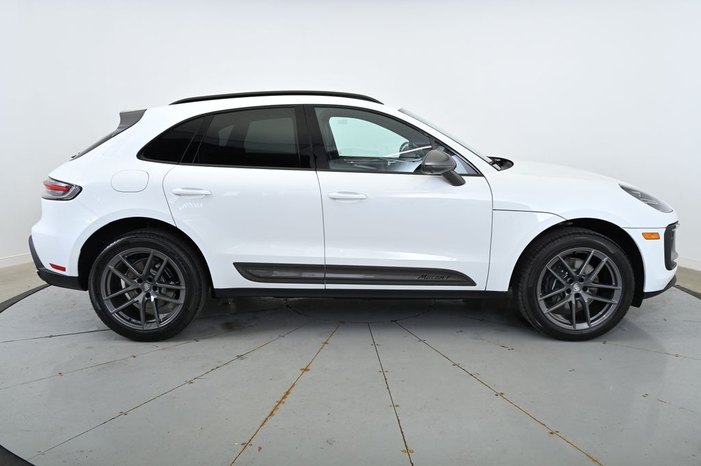 Thumbnail: 2025 Porsche Macan - 8