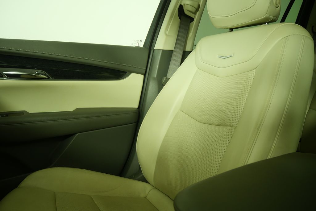 Thumbnail: 2021 Cadillac XT6 - 28