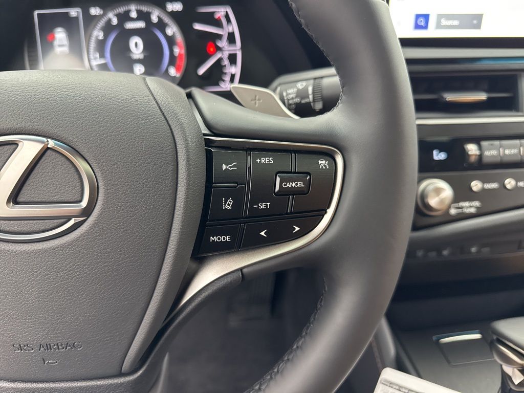 2025 Lexus ES 350 photo 11
