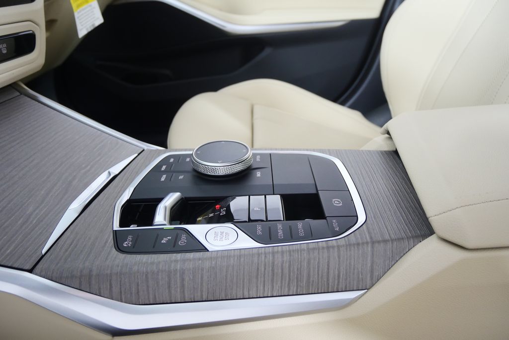 Thumbnail: 2025 BMW 3 Series - 21