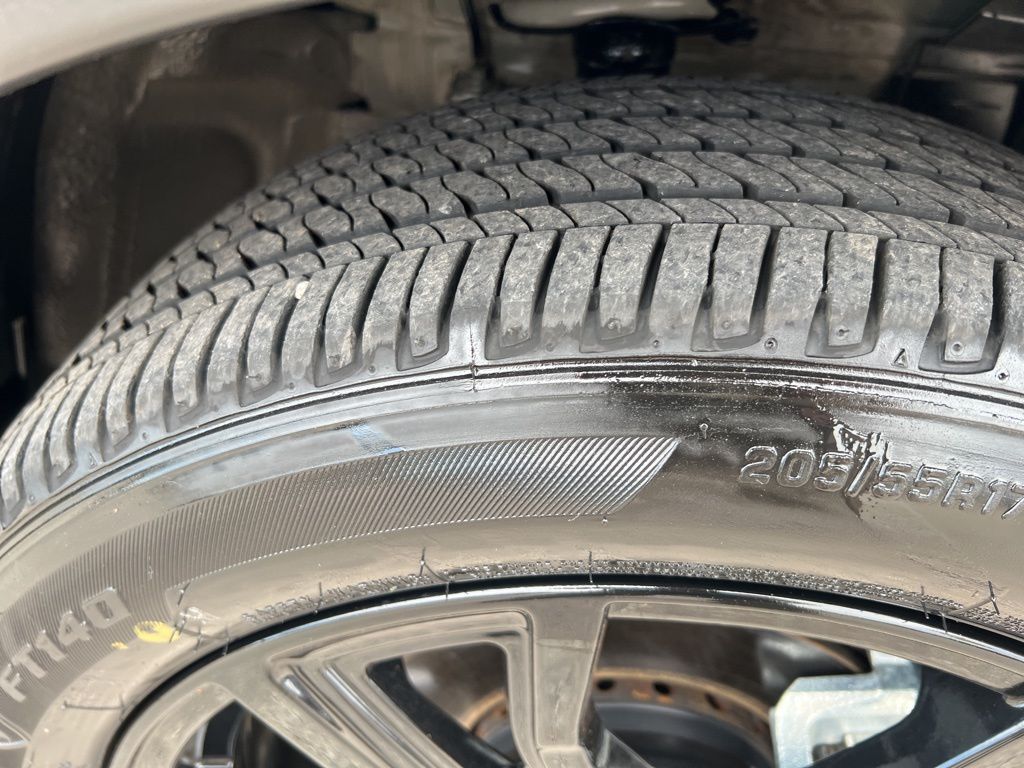 2024 Nissan Kicks SR photo