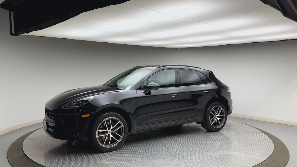 Thumbnail: 2024 Porsche Macan - 6