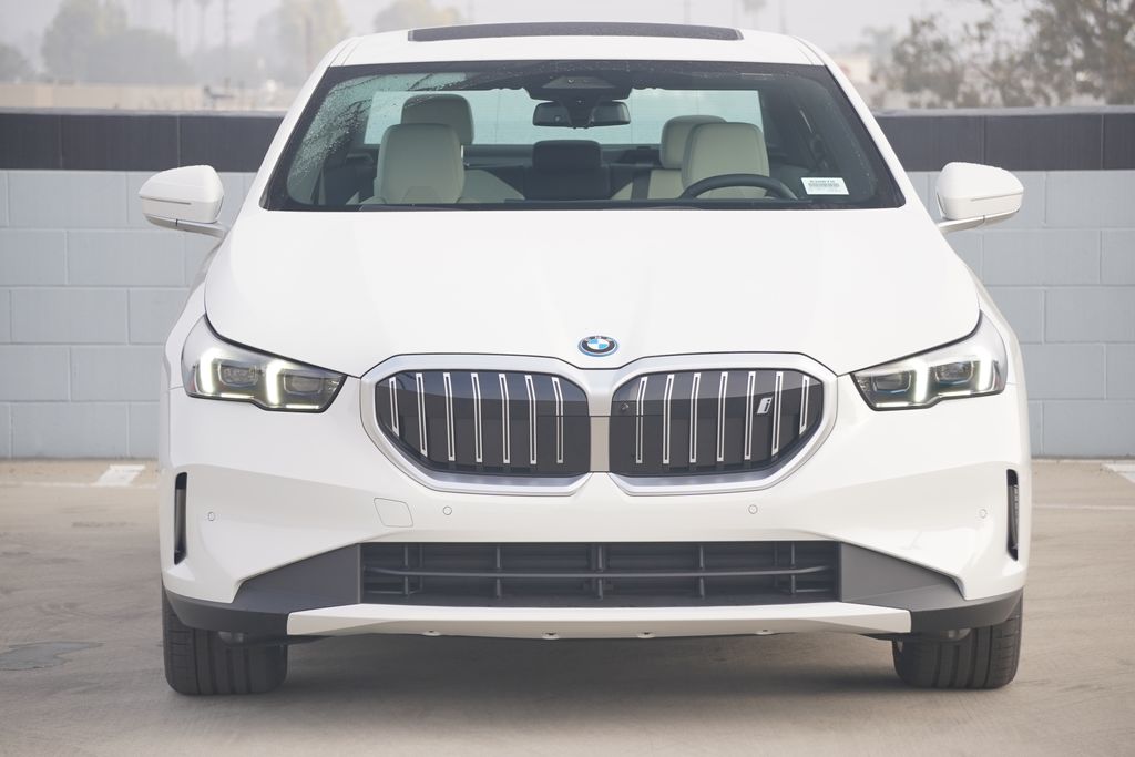 Thumbnail: 2026 BMW i5 - 2