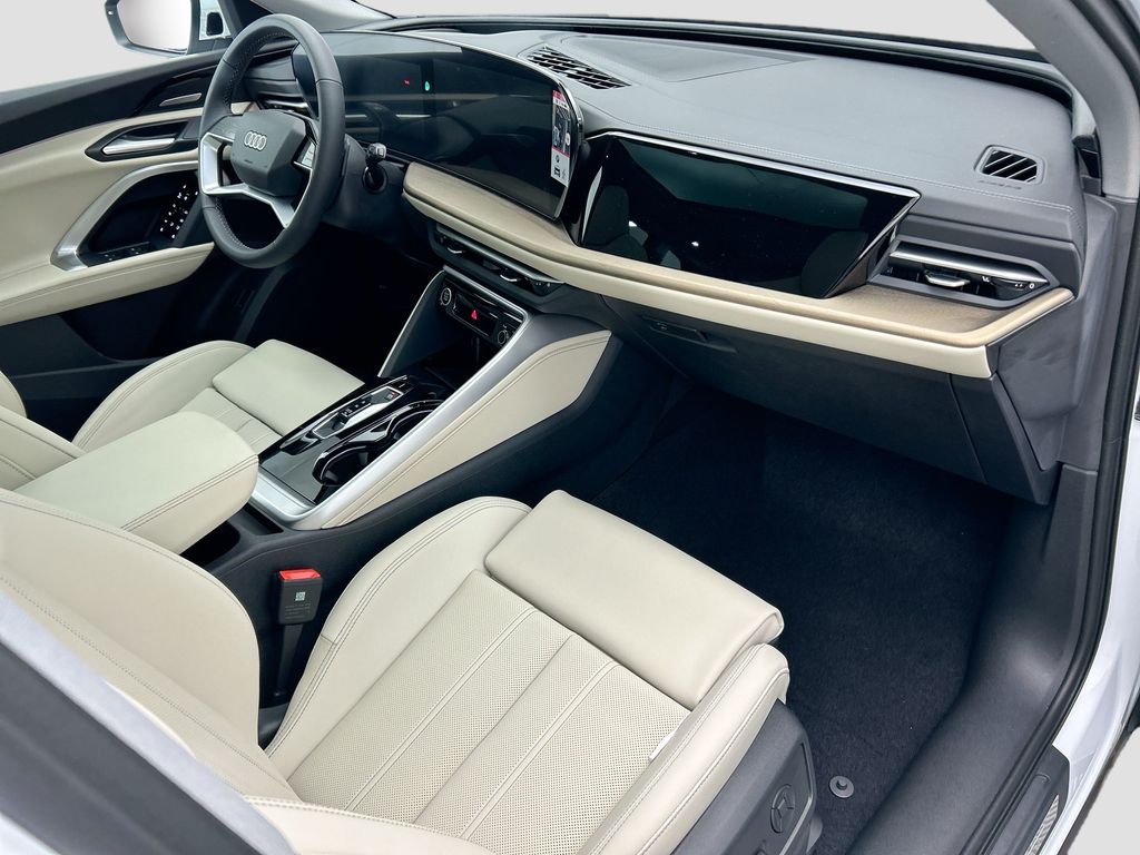 Thumbnail: 2025 Audi Q5 - 16