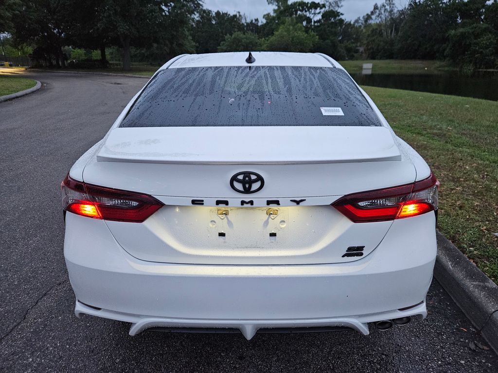 2022 Toyota Camry SE 4