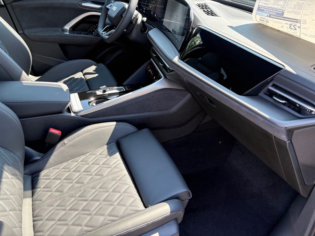 Thumbnail: 2026 Audi SQ5 - 25