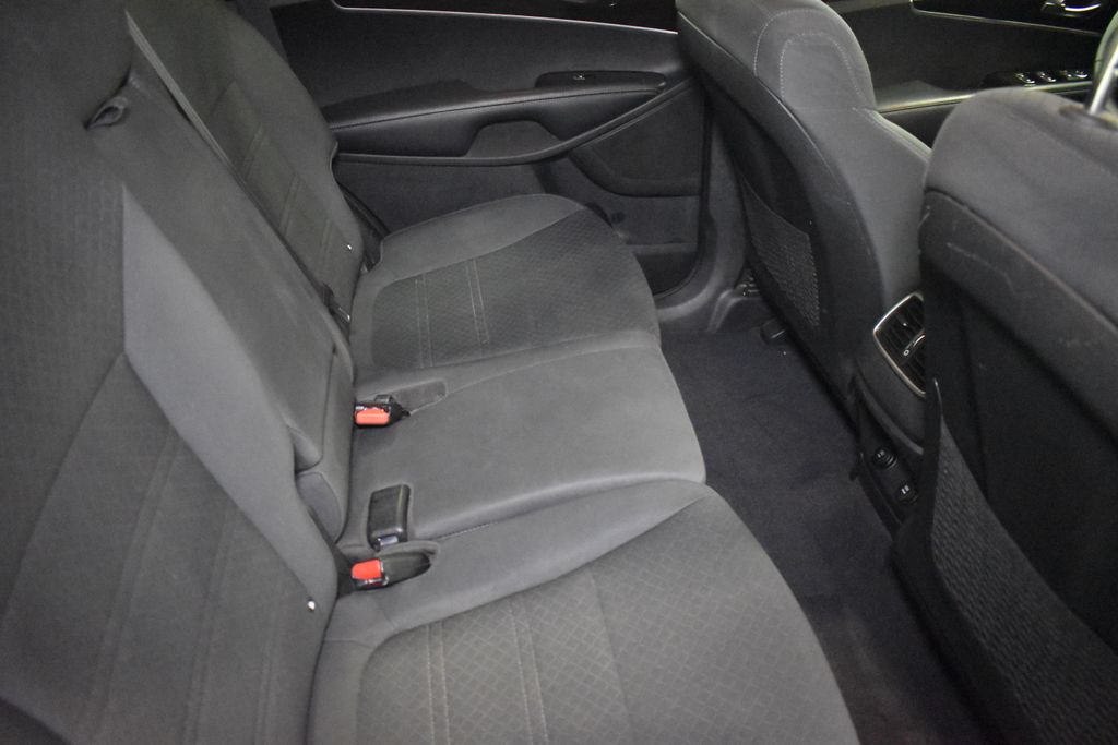 Thumbnail: 2020 Kia Sorento - 28