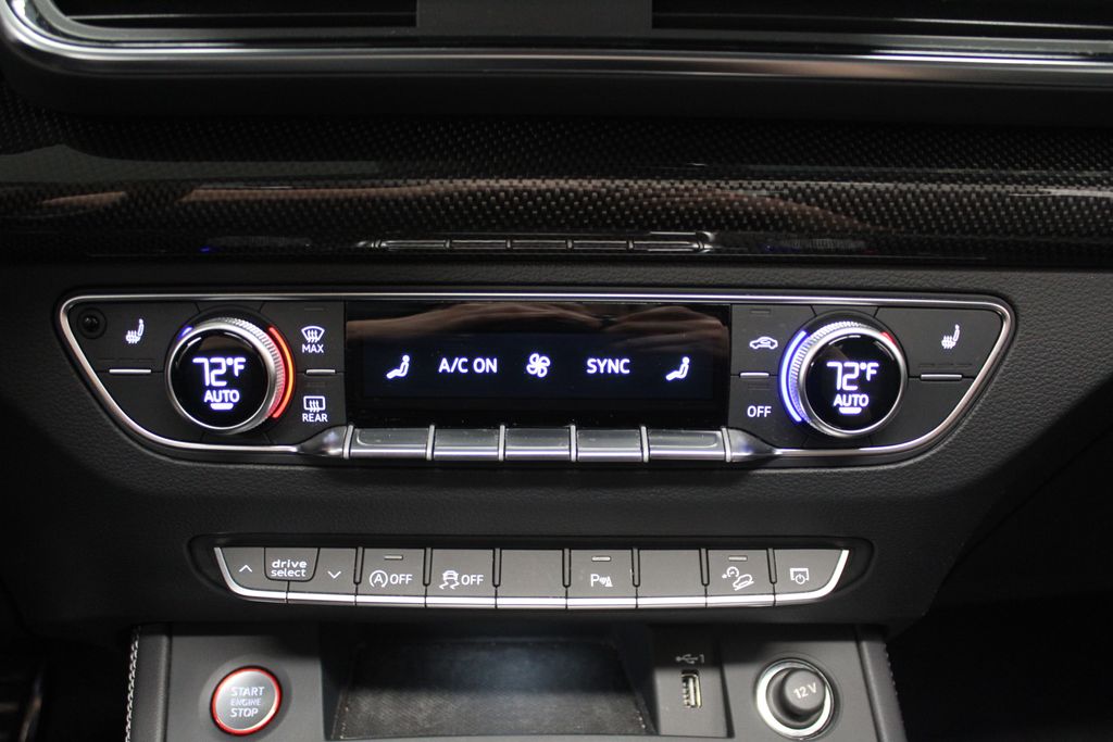 Thumbnail: 2023 Audi SQ5 - 16