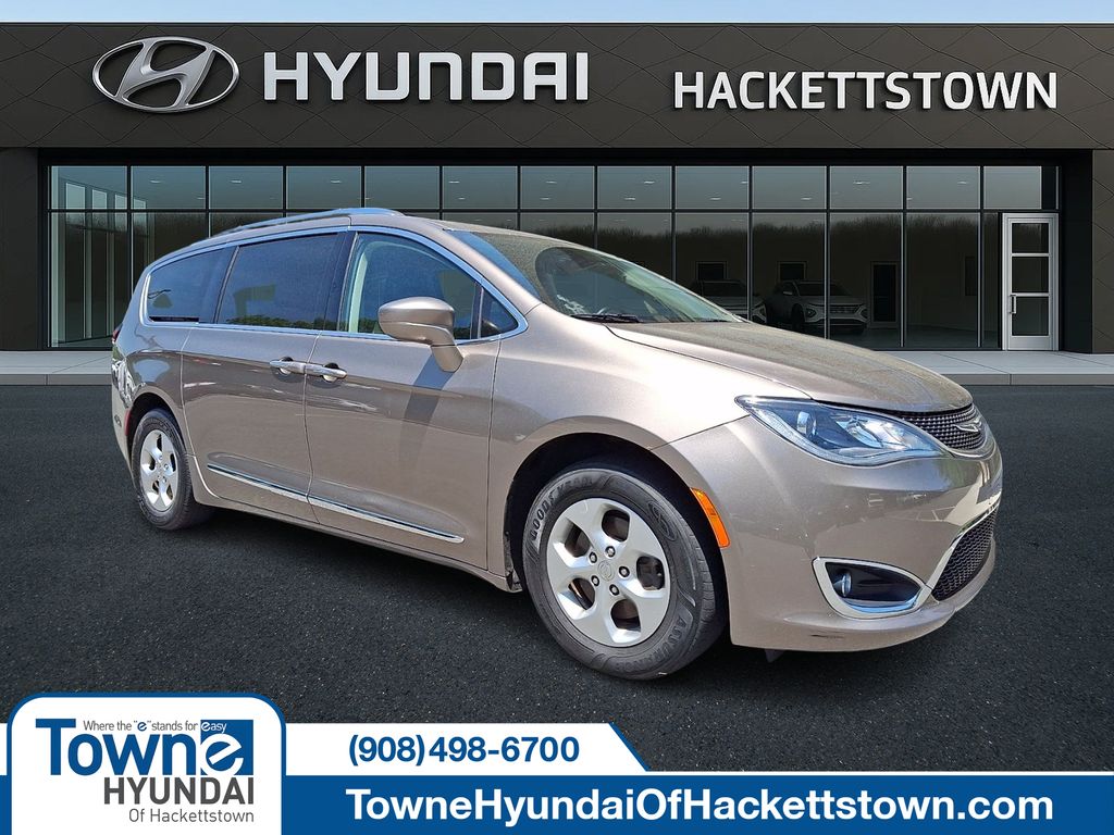 Molten Silver 2017 Chrysler Pacifica Touring L Plus FWD Minivan Front-Wheel Drive 9-Speed Automatic
