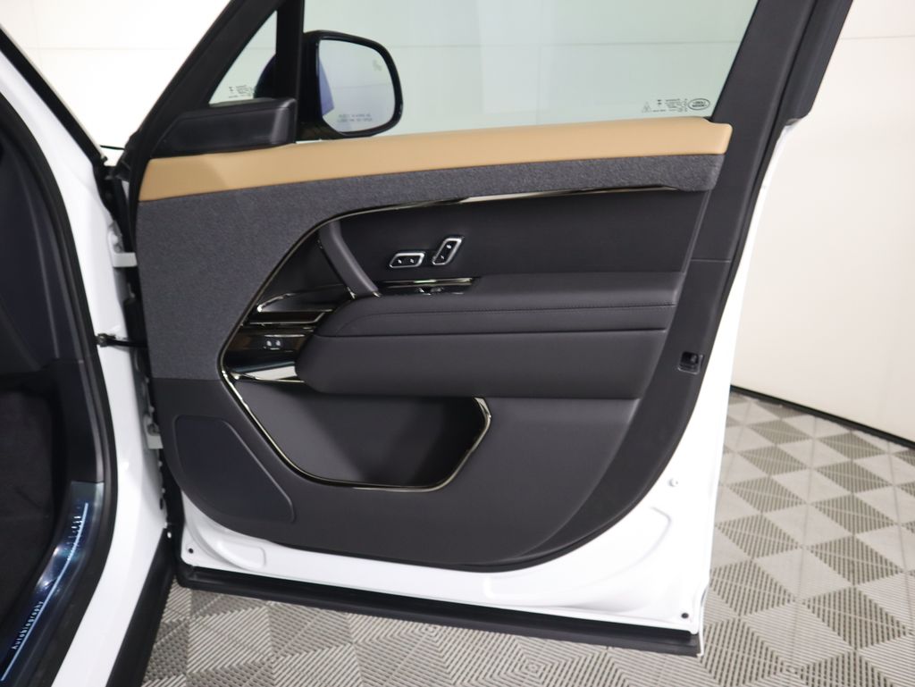 Thumbnail: 2025 Land Rover Range Rover Sport - 27