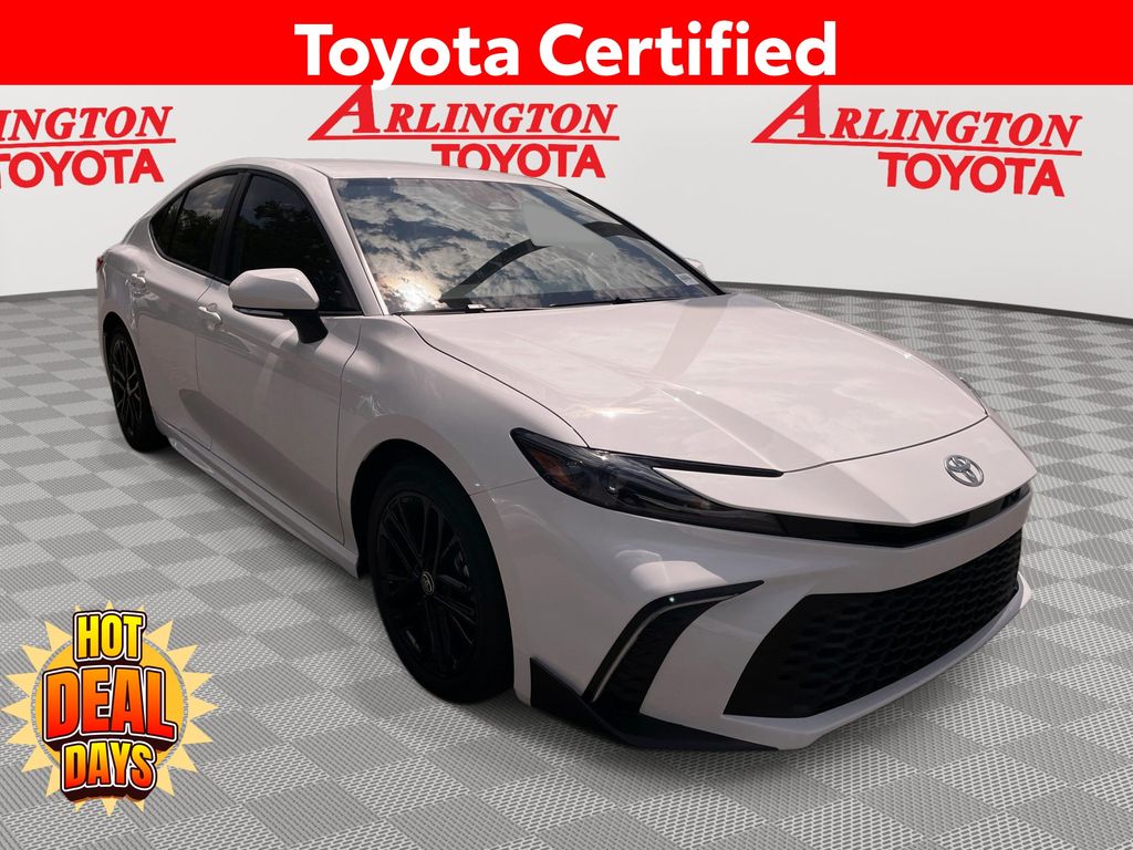 2026 Toyota Camry SE Hybrid's photo