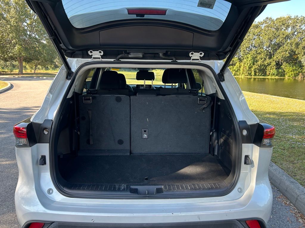 Thumbnail: 2022 Toyota Highlander - 10