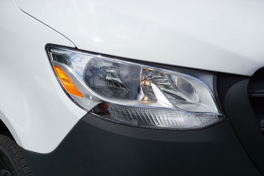 Thumbnail: 2025 Mercedes-Benz Sprinter - 10