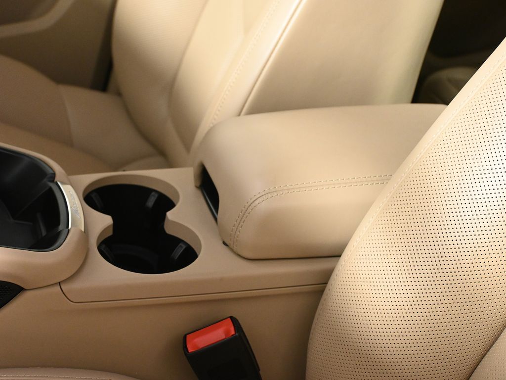 Thumbnail: 2025 Porsche Macan - 29