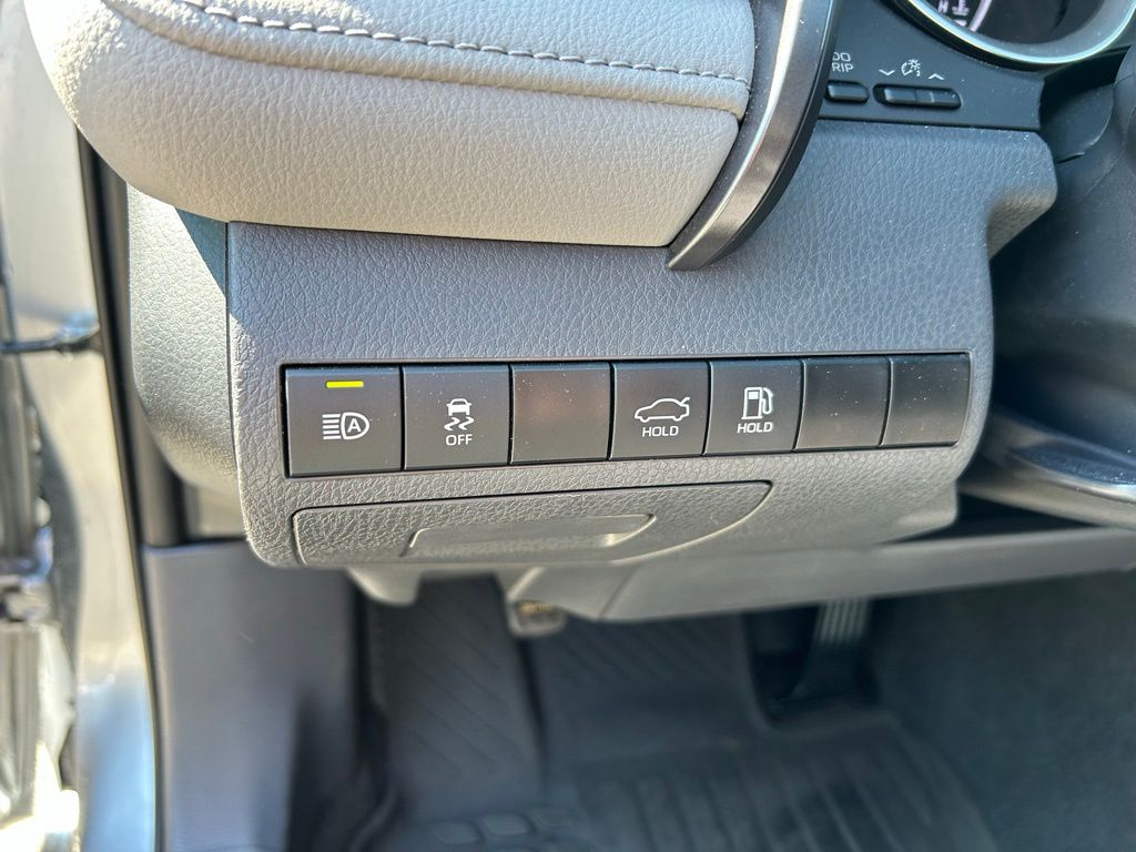 Thumbnail: 2023 Toyota Camry - 18