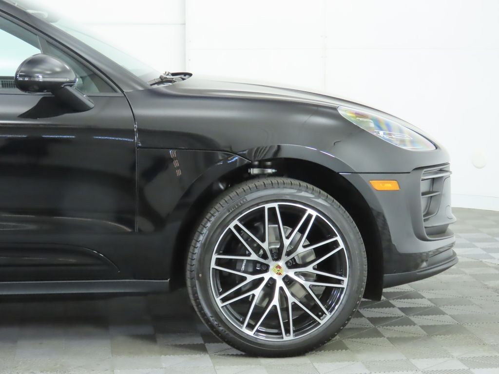 Thumbnail: 2025 Porsche Macan - 11