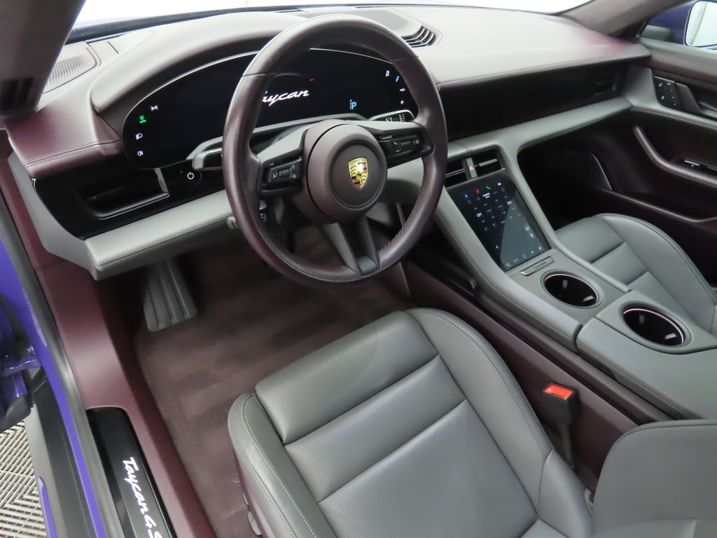 Thumbnail: 2022 Porsche Taycan - 9