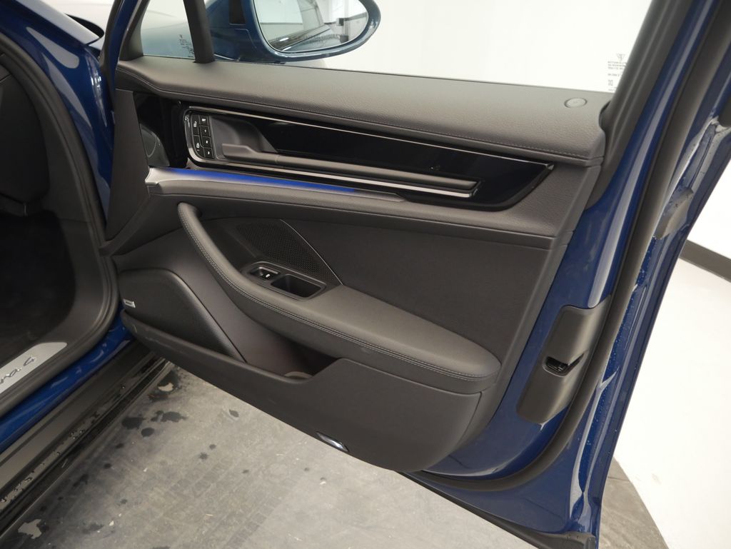 Thumbnail: 2026 Porsche Panamera - 25