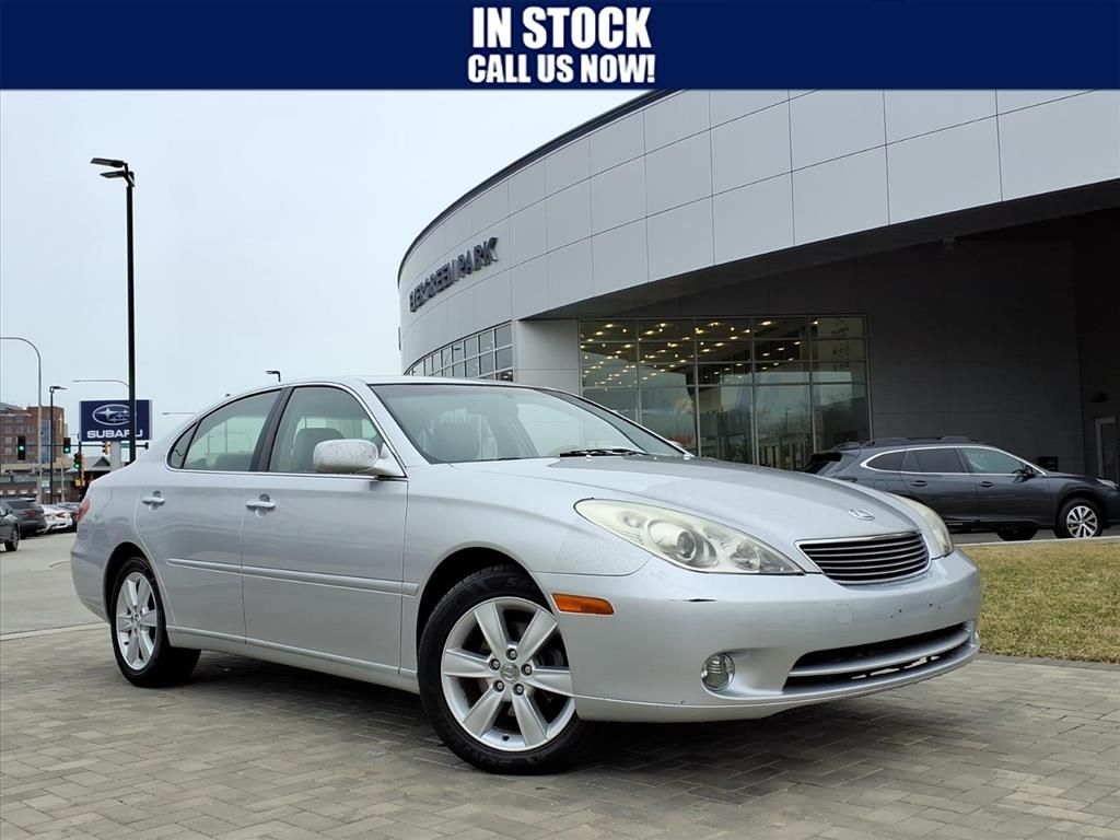 Silver 2005 Lexus ES 330 FWD Sedan Front-Wheel Drive 5-Speed Automatic Overdrive