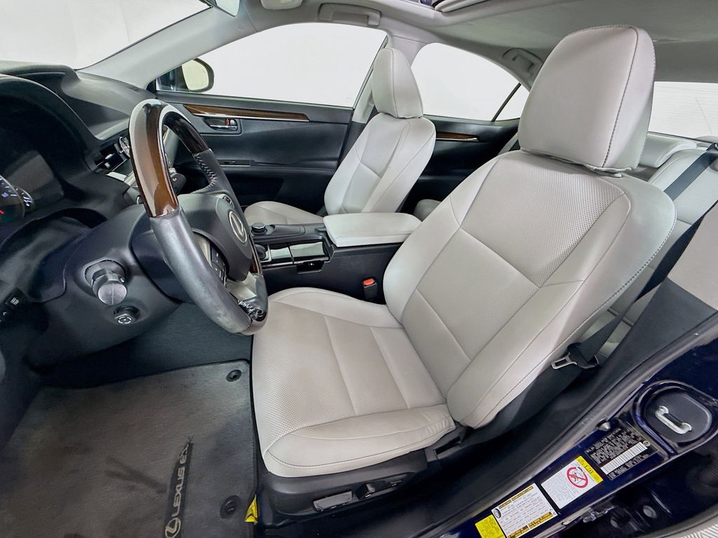 Thumbnail: 2017 Lexus ES - 20