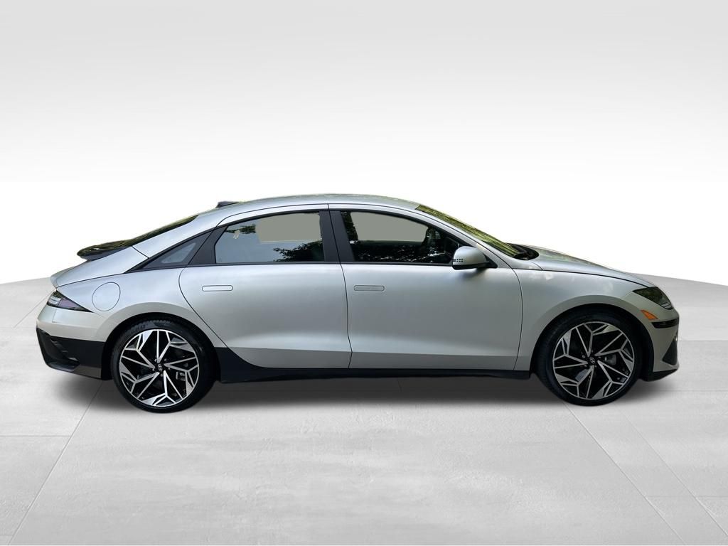 Used 2024 Gold Hyundai SEL image 7