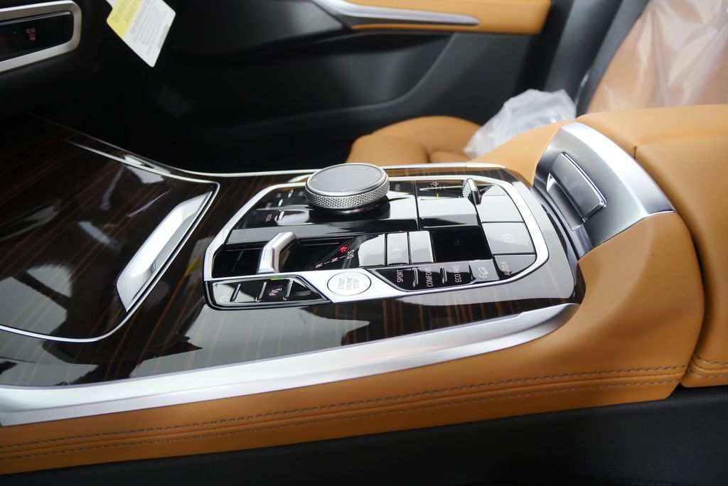Thumbnail: 2026 BMW X7 - 23