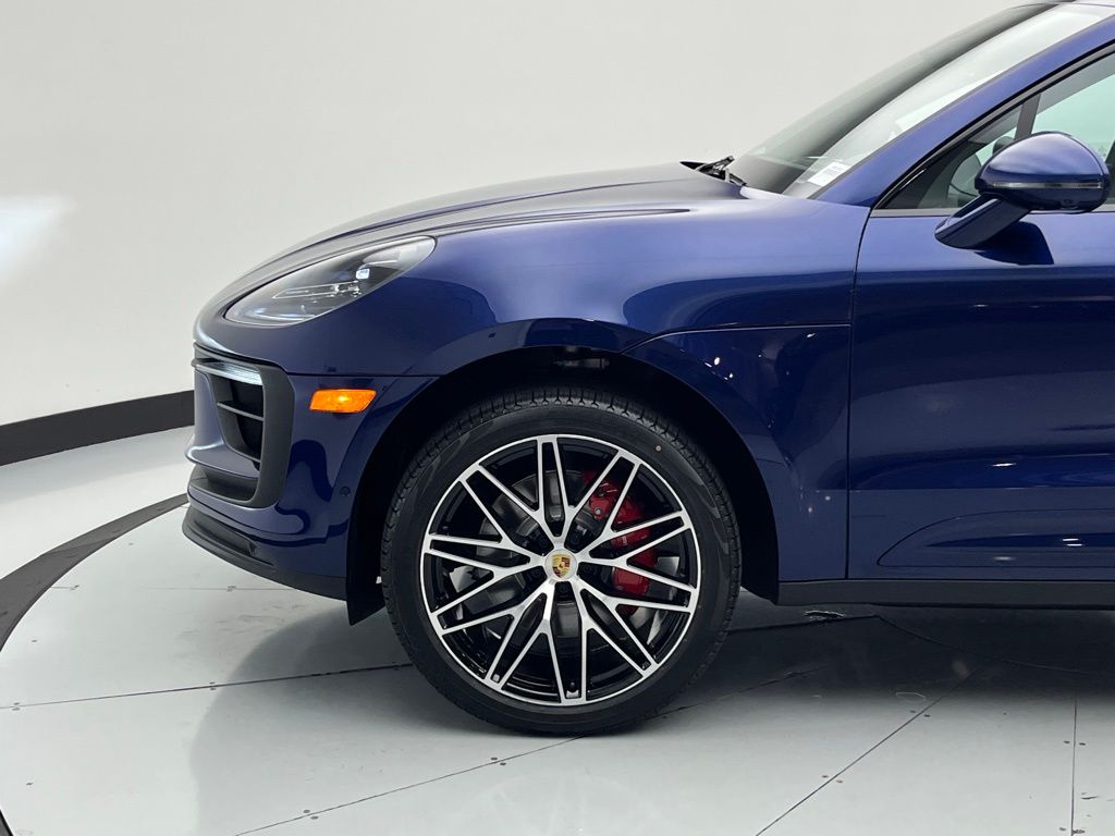 Thumbnail: 2025 Porsche Macan - 32