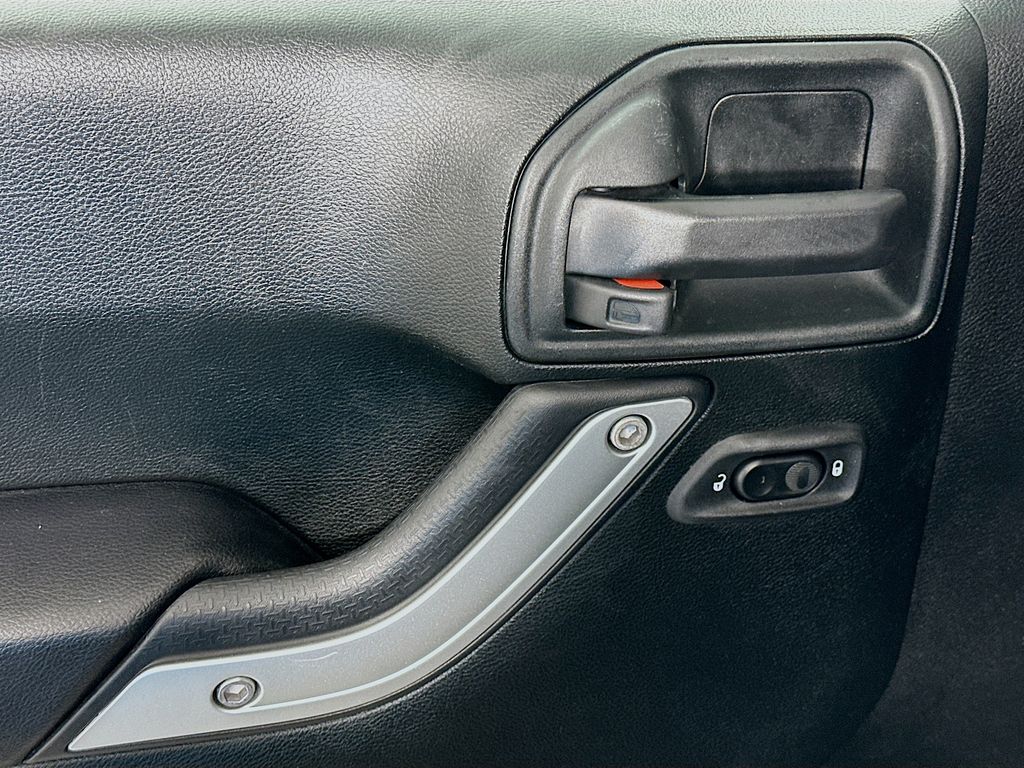 Thumbnail: 2018 Jeep Wrangler - 18