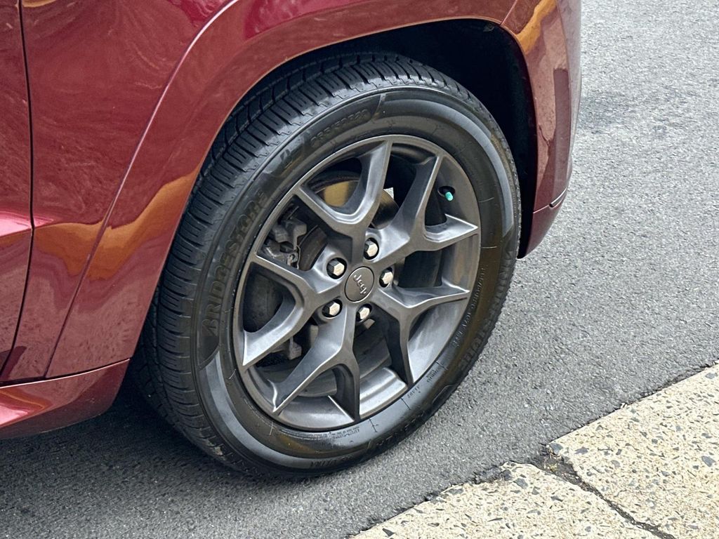 Thumbnail: 2019 Jeep Grand Cherokee - 18