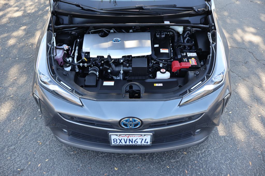 2022 Toyota Prius XLE 32