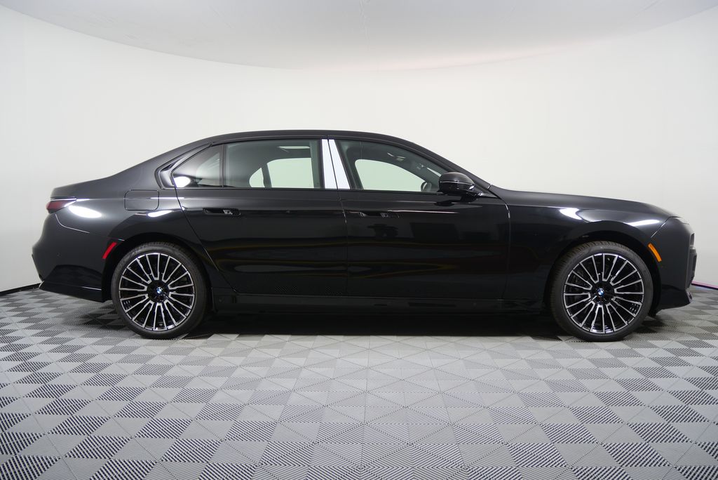 Thumbnail: 2026 BMW 7 Series - 2