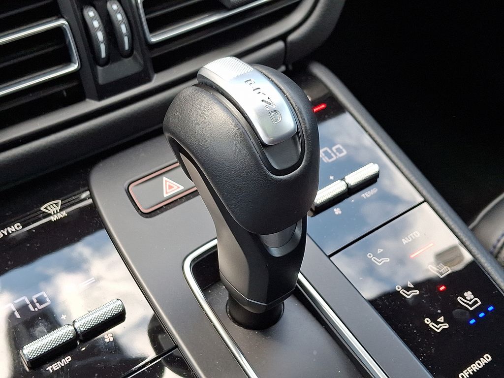 2024 Porsche Macan T 18