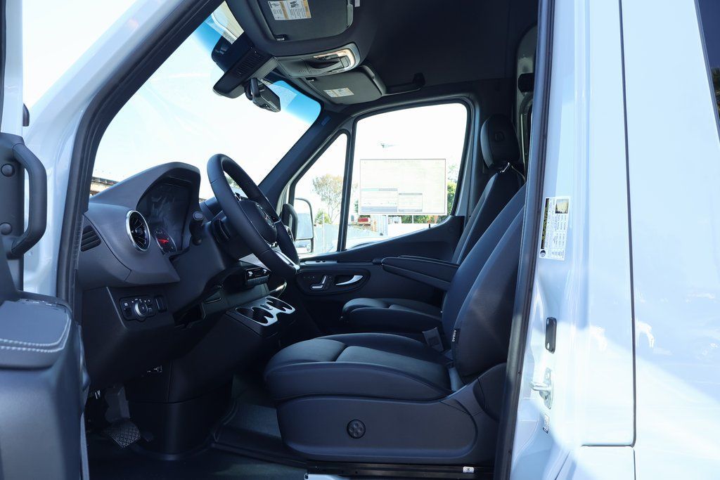 Thumbnail: 2026 Mercedes-Benz Sprinter - 6