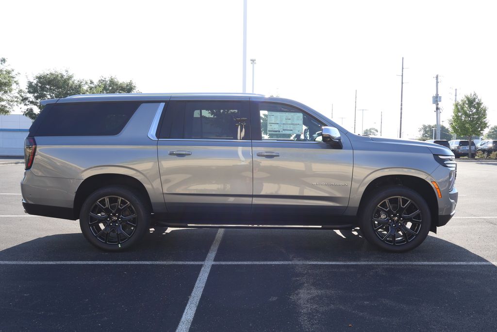 Thumbnail: 2025 Chevrolet Suburban - 9