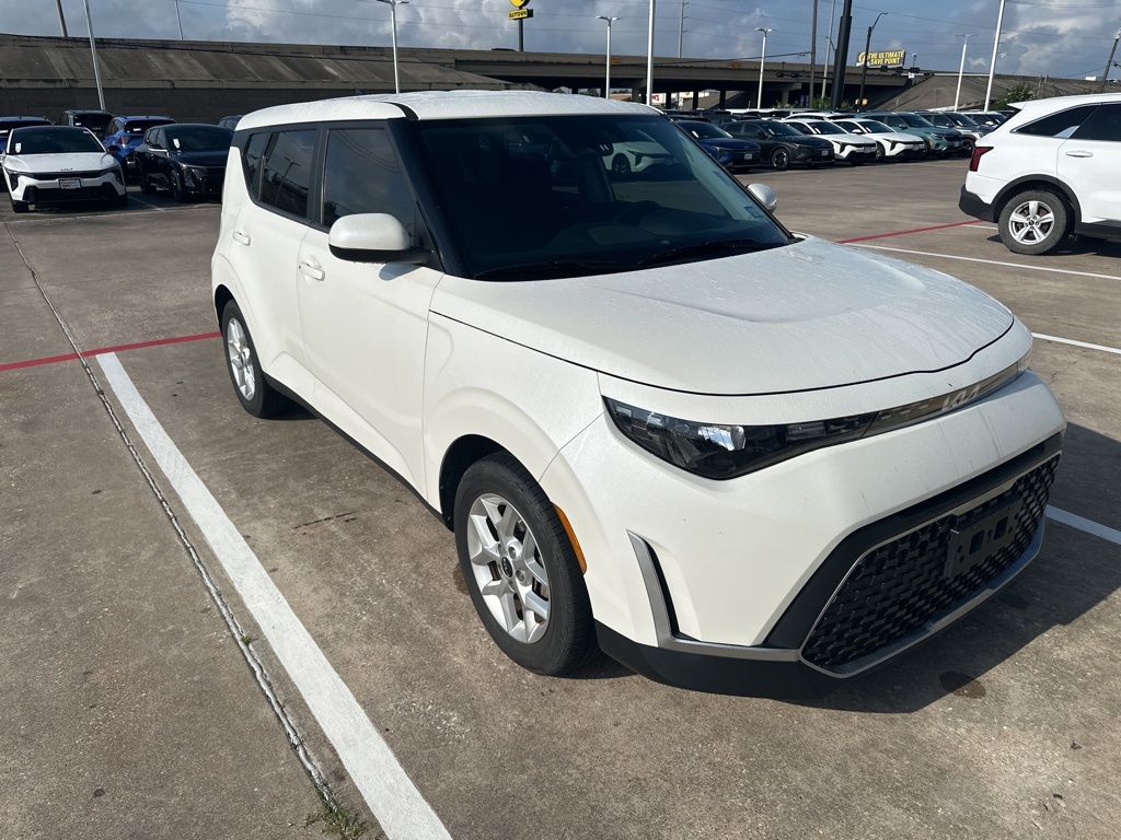 2023 Kia Soul S White at Community Kia
