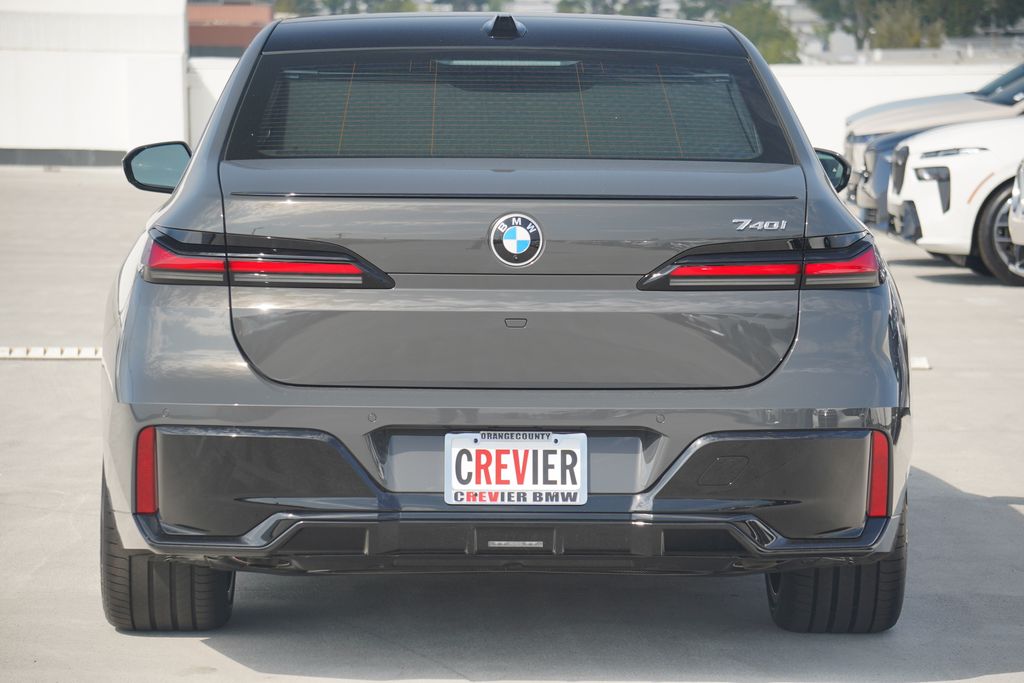 Thumbnail: 2026 BMW 7 Series - 6