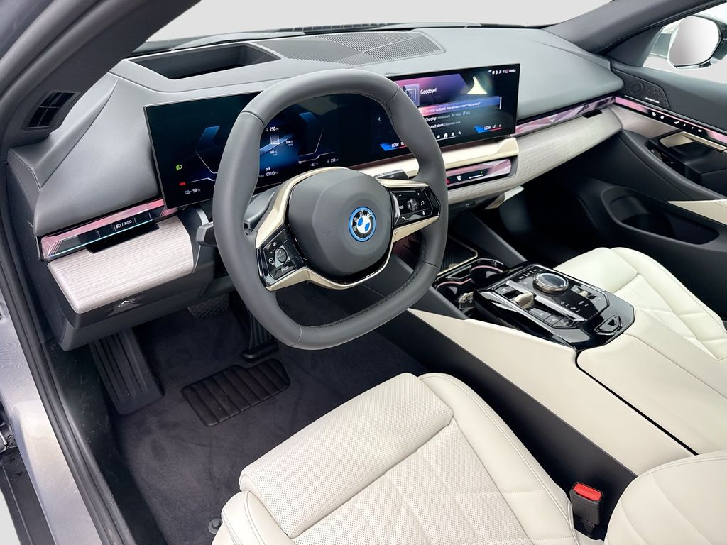 Thumbnail: 2026 BMW i5 - 9